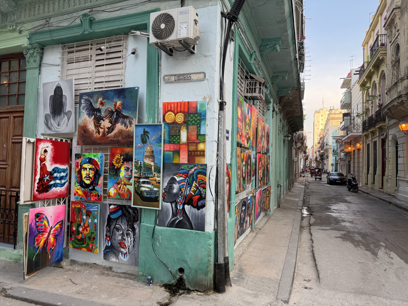 Strassenverkauf von Gemälden in Havanna Vieja, 2026